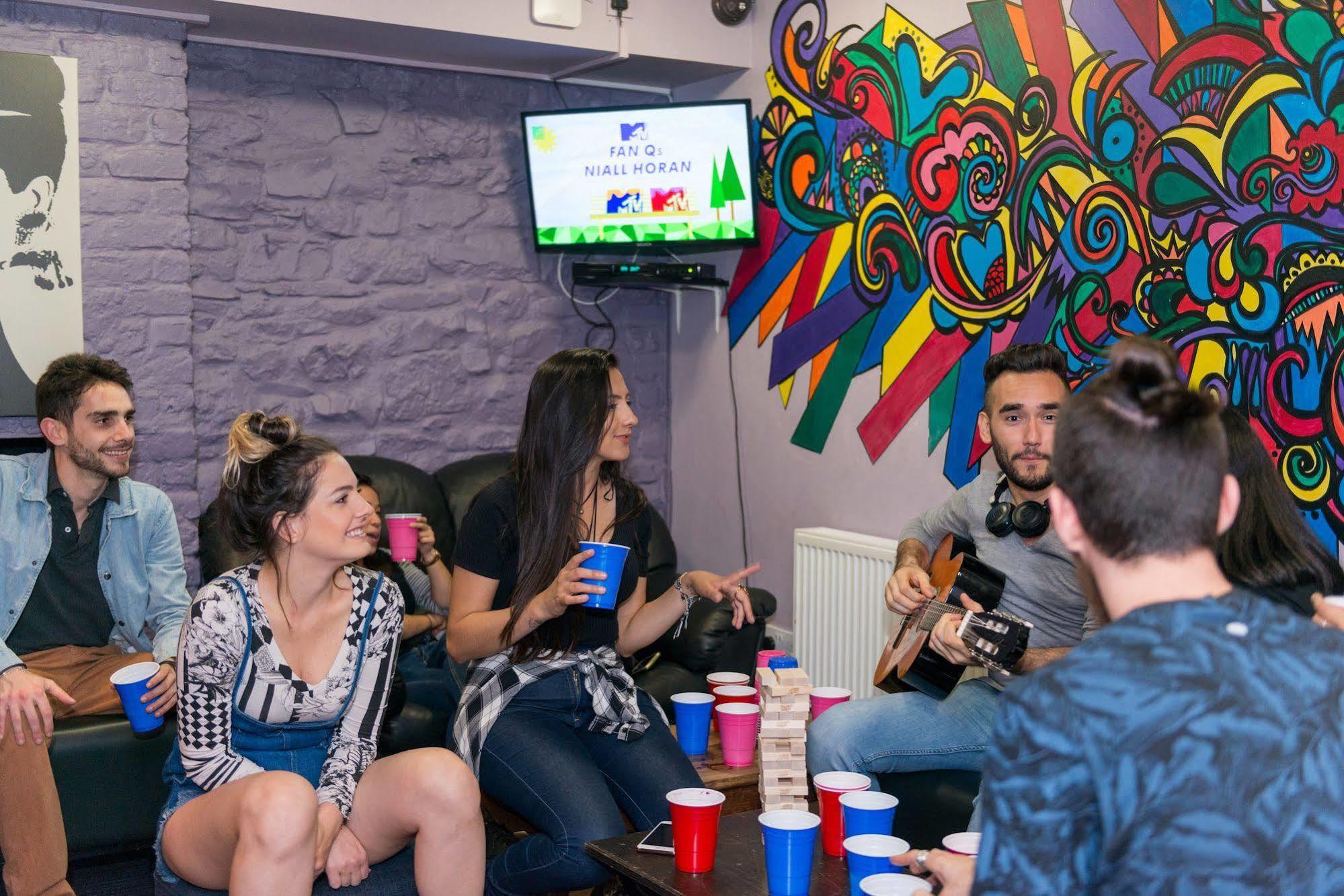 The Times Hostel - Camden Place ダブリン エクステリア 写真